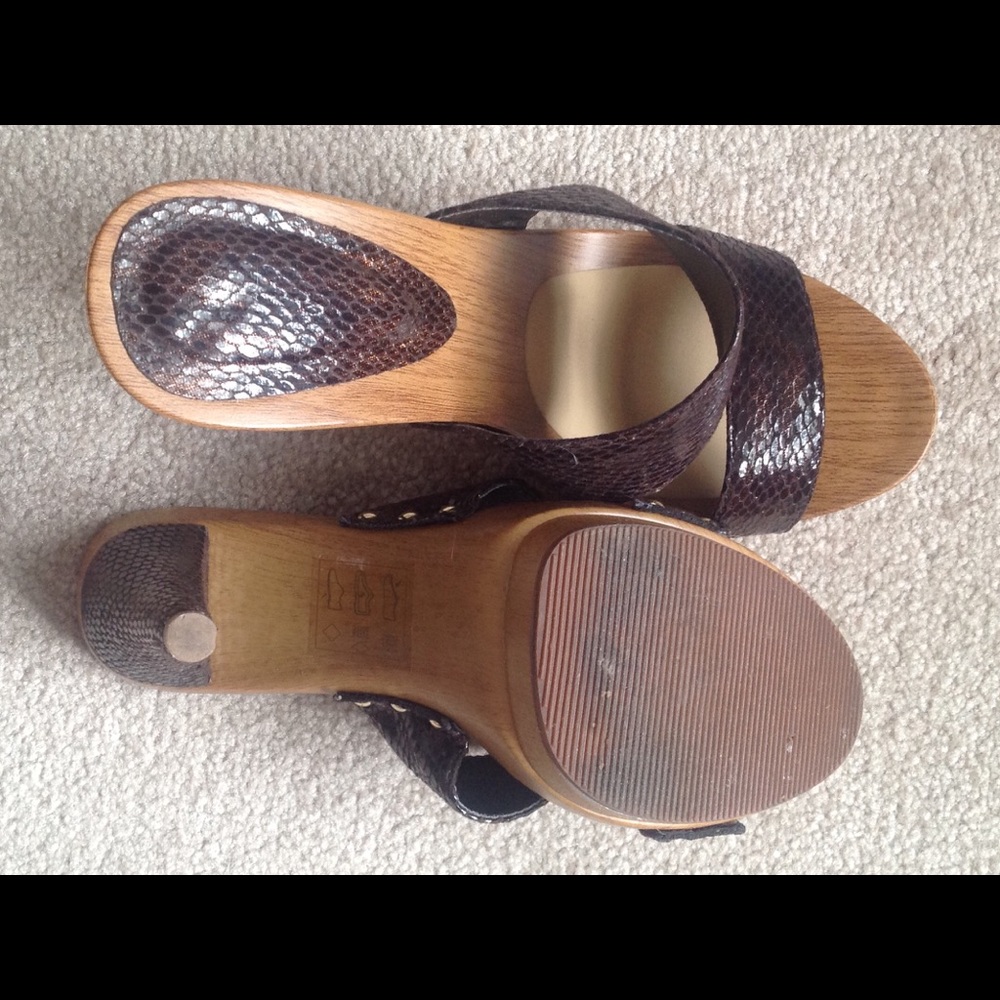 Spring heels - Picture 2 of 2